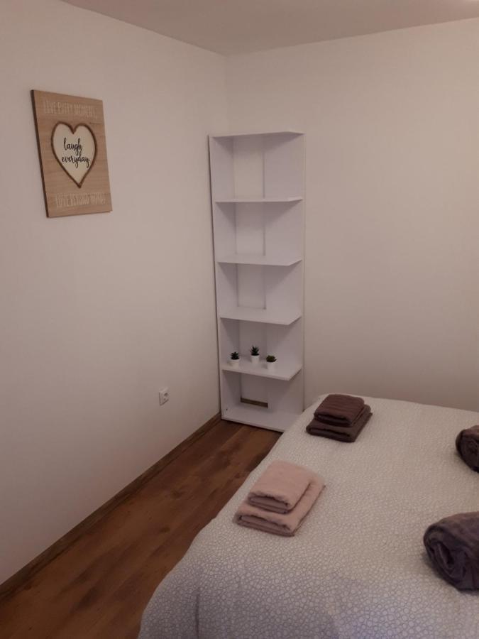 Apartman Ana スラヴォンスキ・ブロド エクステリア 写真